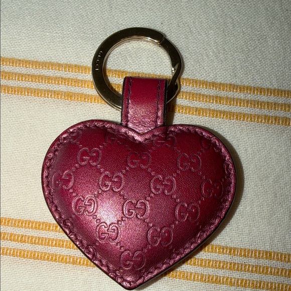Gucci Dark Pink Heart Keychain - Picture 4 of 6